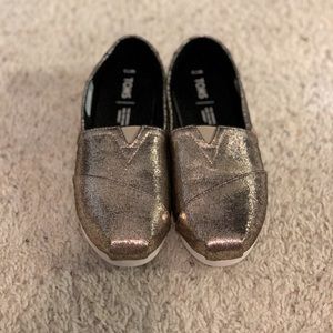 TOMS Women’s NEW Gold Crackle Alpargata. Size 7.5